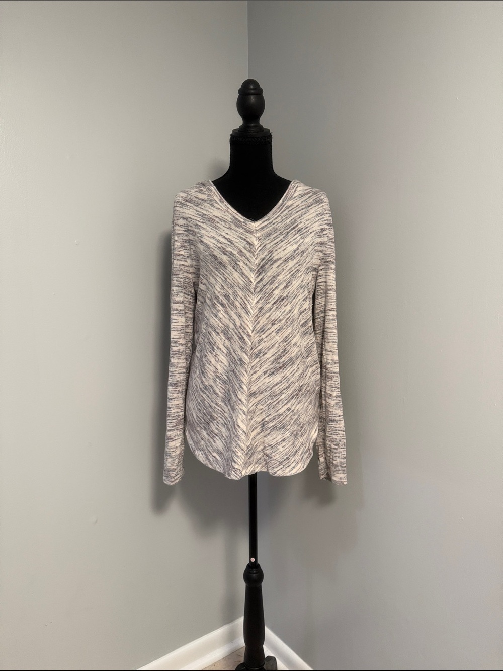 bobeau Gray Marled V-Neck Pullover Sweatshirt